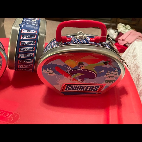 NWT Collectible 2003 Snickers Candy Advertising Tin with handle & clasp to close - Picture 5 of 9